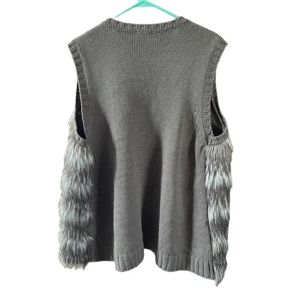 One world size XL faux fur open front vest - Image 2