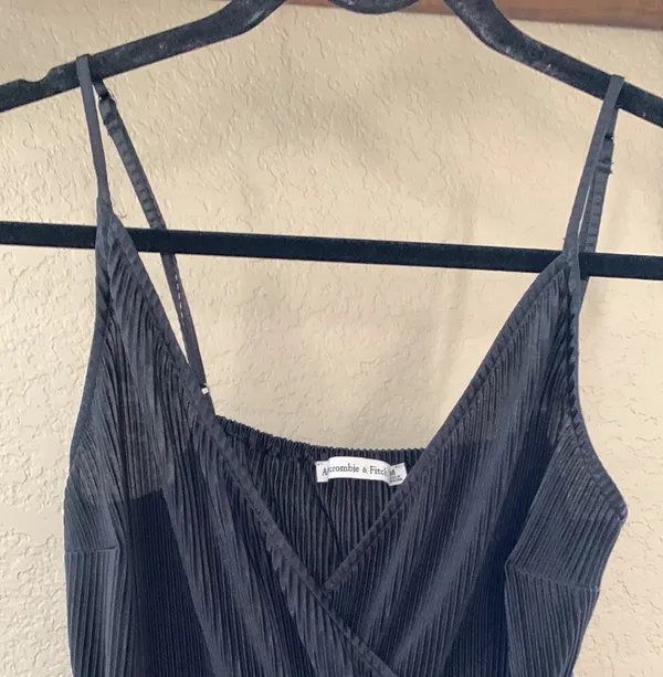 Abercrombie Black Vneck tank top - Image 5