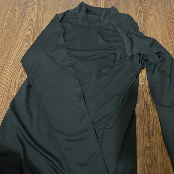Black Mockneck Long Sleeve Athletic Shirt Size Medium - Image 4