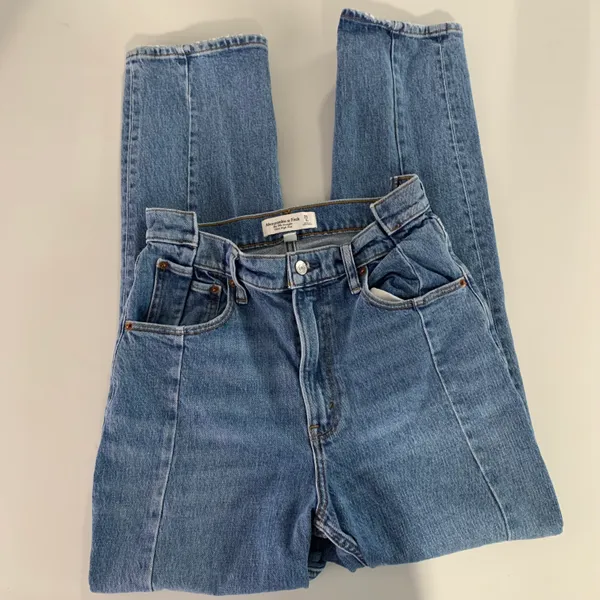 Abercrombie 28/6 Short 90s Straight High Rise Jeans Medium Wash Curve - Image 8