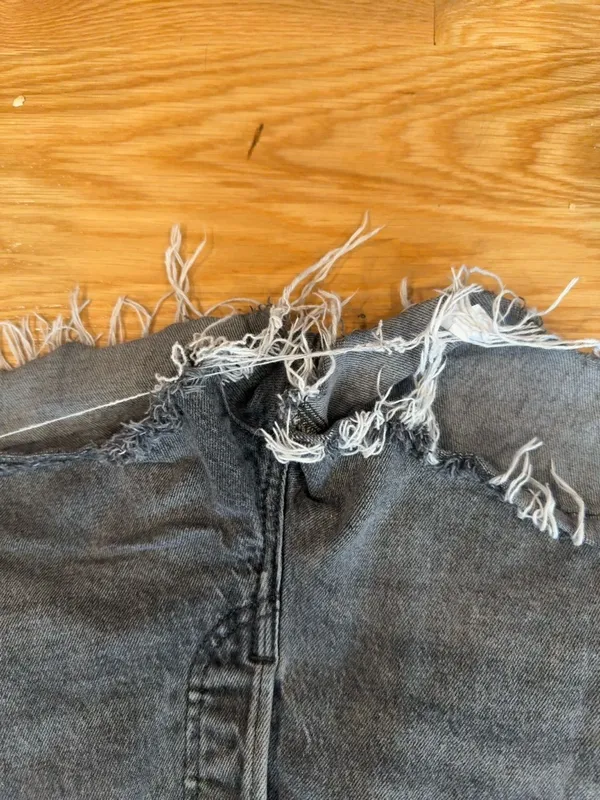 Levi’s 501 Original High Rise Cut Off Denim Shorts Gray Black Distressed Women’s - Image 8