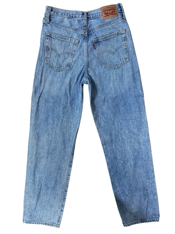 Levi's 94 Baggy Jeans in Light Touch Wash Size 26 Gently Used - Image 4
