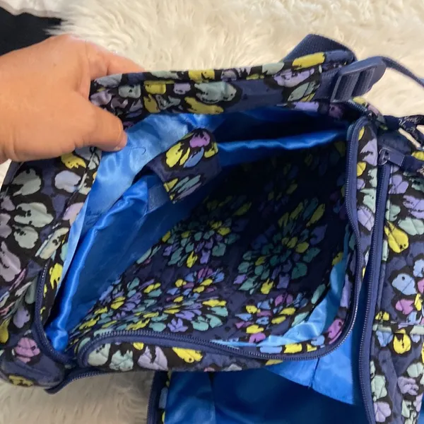 Vera Bradley Big Backpack outside condition excellent but inside have one rip - Image 10
