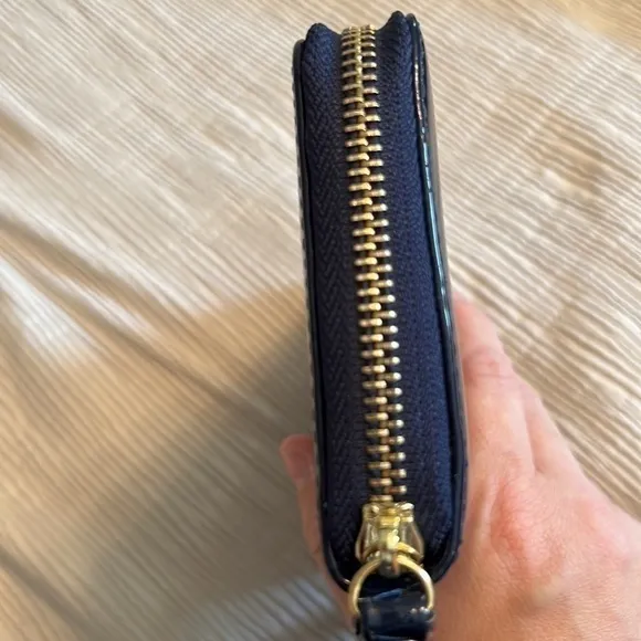 NWOT Blue clutch‎ purse wallet with a strap - Image 4