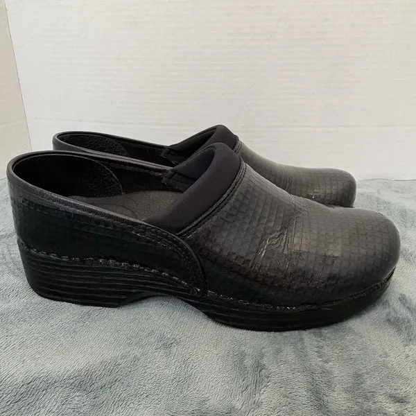 Abeo Black Patent Leather Stapled Clog Grid Pattern Ellie 9N Neutral-Rubber Sole - Image 2