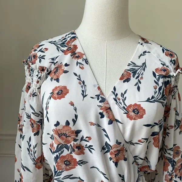 June & Hudson Bell Sleeve Crossfront Peplum Blouse Floral Chiffon M - Image 3