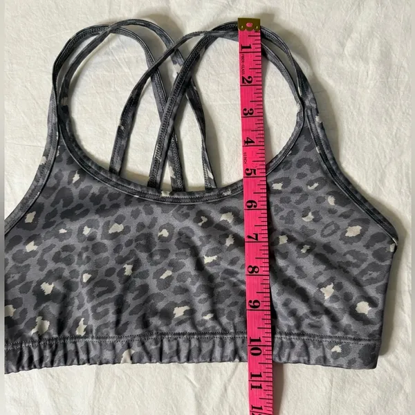 Beyond Yoga Lux Atlas Leopard Print Sports Bra In Gray Leopard Small - Image 6