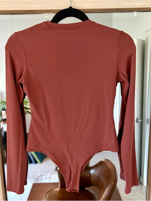 Pumiey Women's Crew Neck Long Sleeve Bodysuit Sharp Collection Color/Merlot Med - Image 3