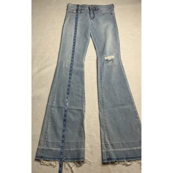 ELA Jeans Womens Light Wash Distressed Flare Jeans SZ 6 Raw Hem Distressed Knee - Image 8