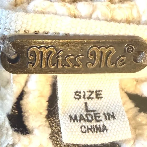 Miss Me Crochet Lace Sweater Large Beige White Boho Knit Pullover Great fall top - Image 4