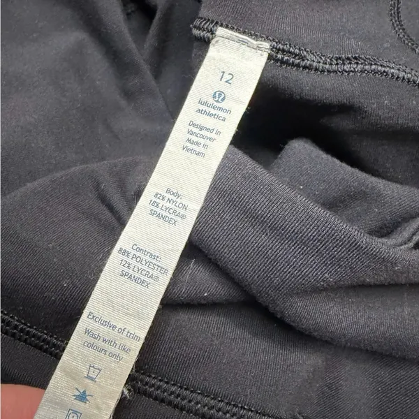 ✨🌸 Lululemon Embody Crop Full-On Luon‎ Size 12 🌸✨ - Image 3