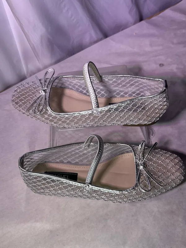 Rachael Ray Silver Mesh Mary Jane Flat with Bow Accent Size 6.5 - Image 3