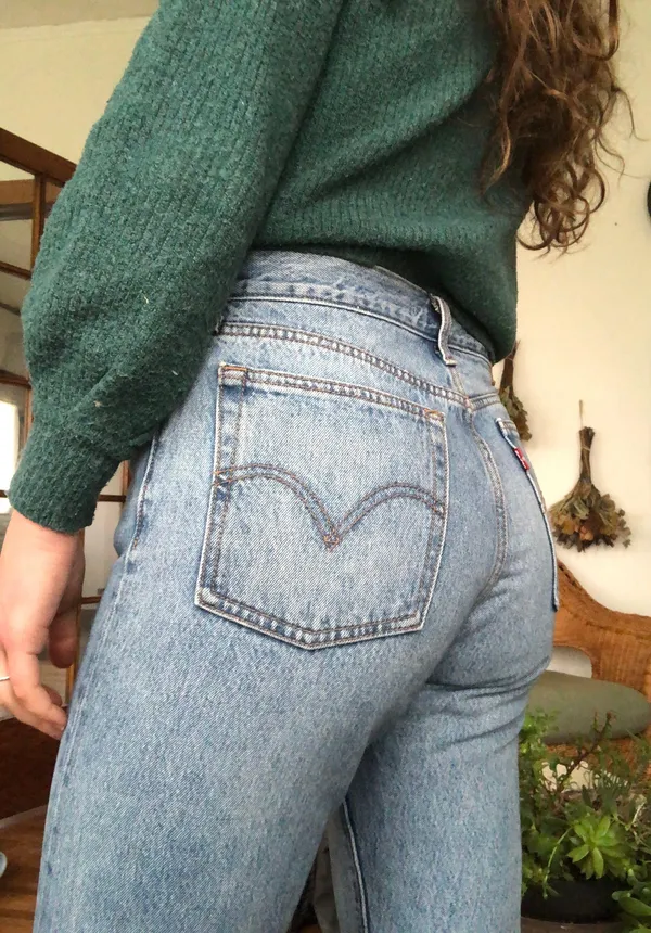 Wedgie Fit Cropped Jeans - Image 3