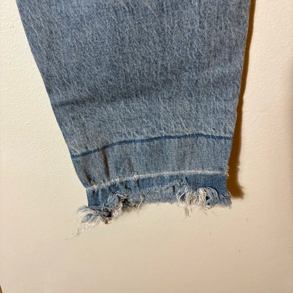 Abercrombie & Fitch High Rise Mom Jeans‎ Distressed Light Wash Size 30 / 10R - Image 7