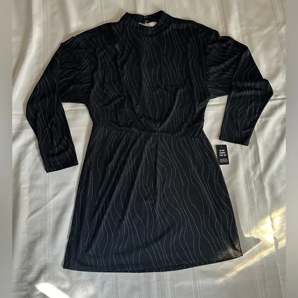 Express Chic Black Open-Back Dress - Image 5