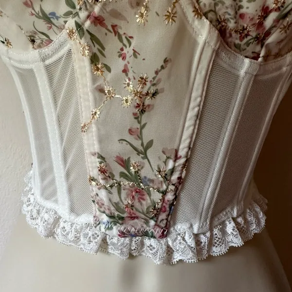 Floral Lace Corset - Image 4