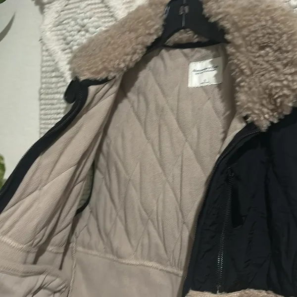 Abercrombie Puffer Sherpa Vest - Image 2
