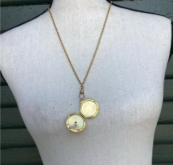 Gold toned locket Necklace with Floral Design - Image 3