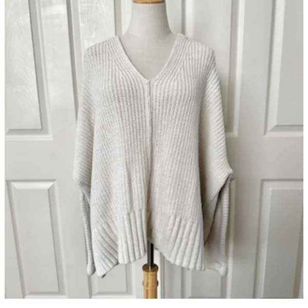 Free People cream V neck long sleeve oversized sweater - Image 3