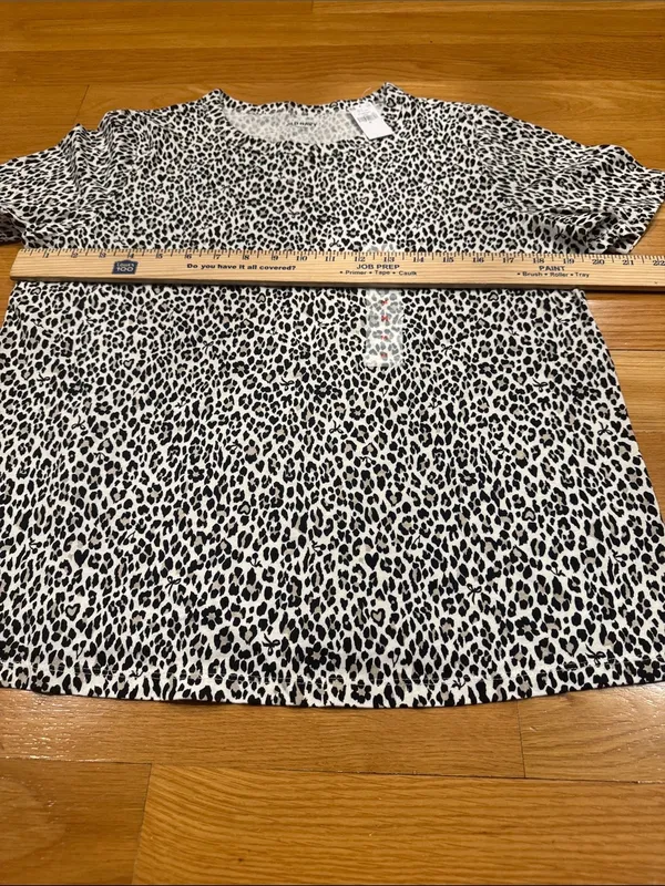 Nwt Old Navy Everywear animal print short sleeve top size medium . - Image 3