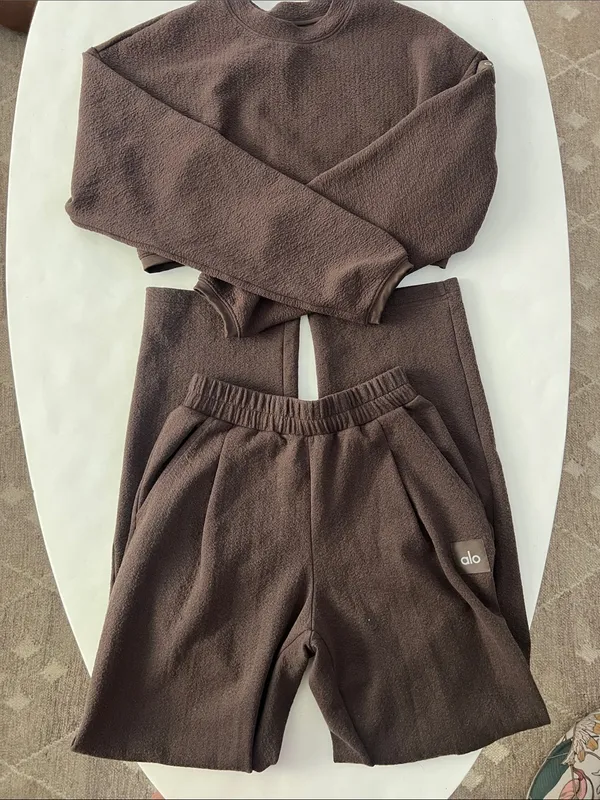 Alo Yoga 2 Piece Set - Cropped Tailored Crew Neck & Tailored Sweatpant Espresso - Image 6