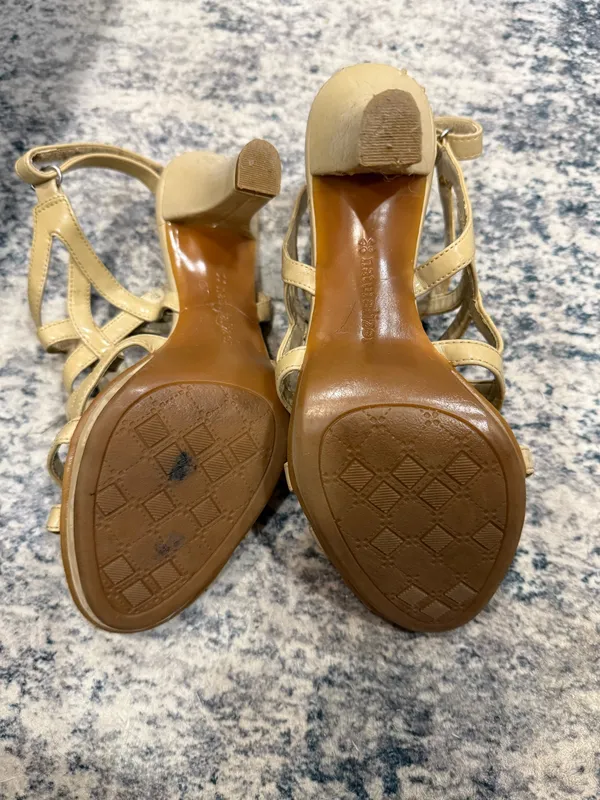 Nude Heels Gold Size 7 - Image 4