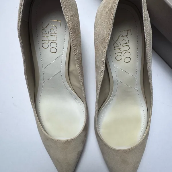 Franco Sarto Toya Suede Pumps Size 7.5, Chiffon Classic Beige Heels, Pointed Toe - Image 4