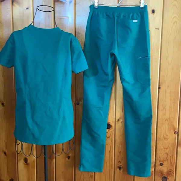 FIGS Hunter green Scrub Set Catarina top and Livingston pants limited edition - Image 10