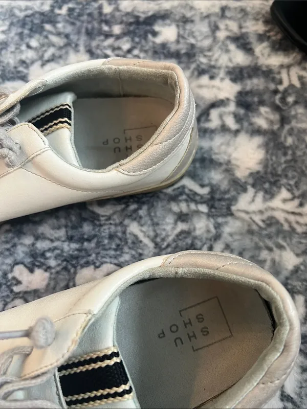 ShuShop White Sneakers with Taupe Accents and Star Detail - Image 3