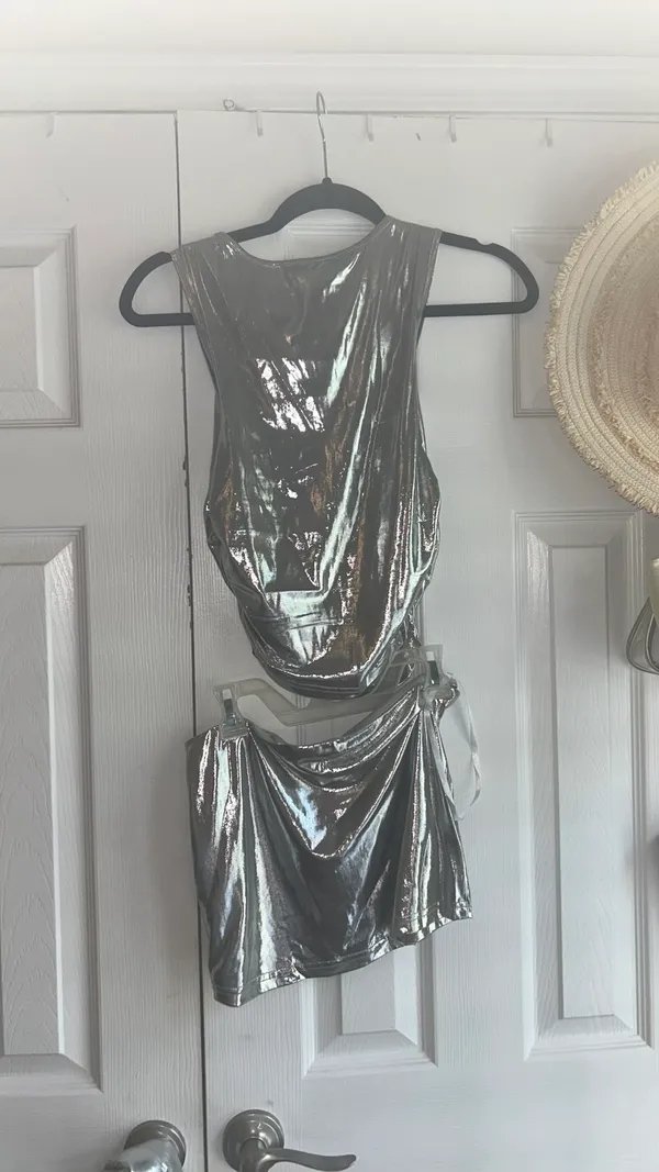 Superdown Revolve sliver metallic set - Image 5