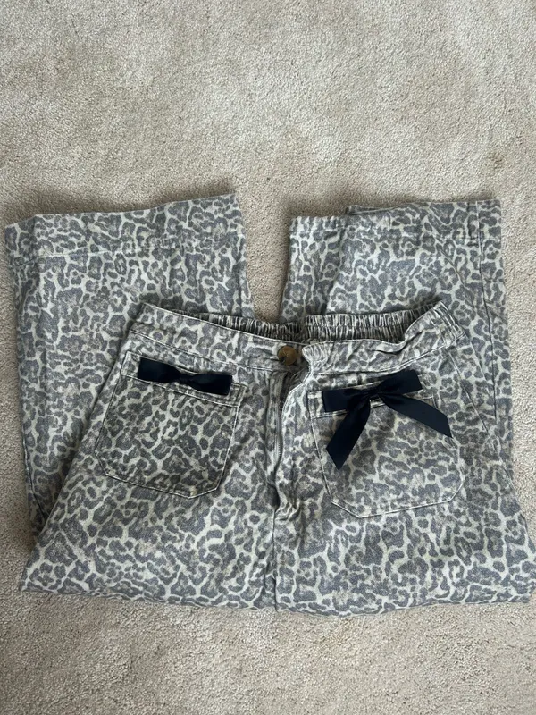 Boutique Leopard print pants with bow detailing - Image 2