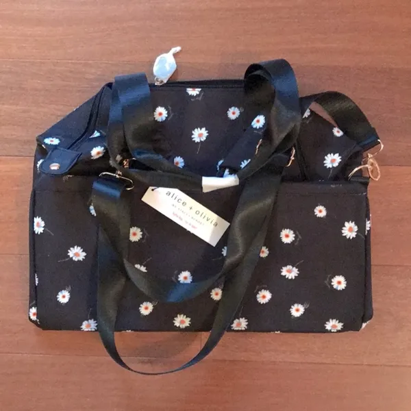 Alice +Olivia travel bag black & floral duffle new - Image 6