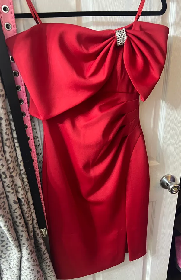 Red Boutique Cocktail Dress Size 4 - Image 2