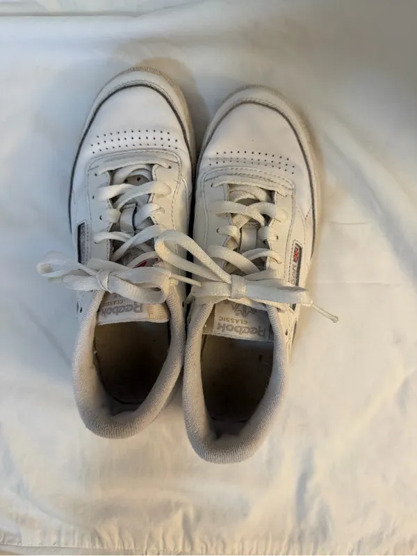 Reebok White Leather Low-Top Sneakers with Gray Accents - Image 6