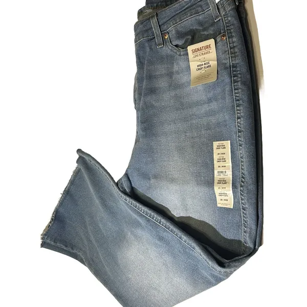 NEW W/tags Signature by Levi Strauss & Co. Women's Crop Flare Zip Fly Size 20 - Image 8