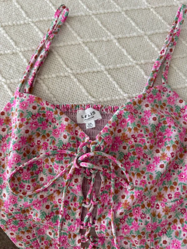 Le lis Pink Floral Lace Up Cropped Cami - Image 2