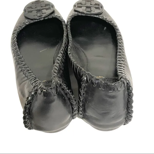 Tory Burch 6.5‎ Medallion Black Leather Rubber Sole Flats - Image 4