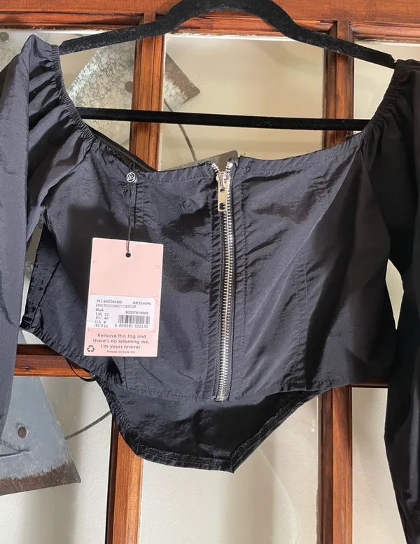 Missguided Black Puff-Sleeve Cropped Top - Image 4