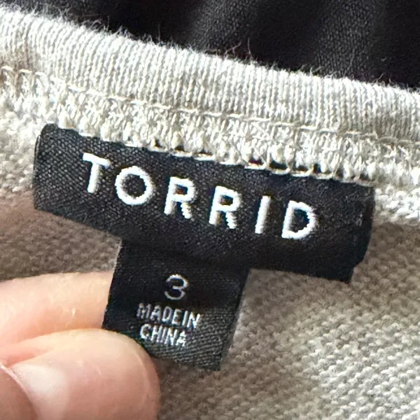 Torrid Love Ya Self Gray Off‎ Shoulder Graphic Sweatshirt Size 3 3X Lip Print - Image 4