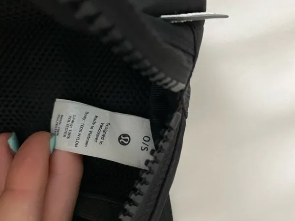 Black lululemon belt bag - Image 5