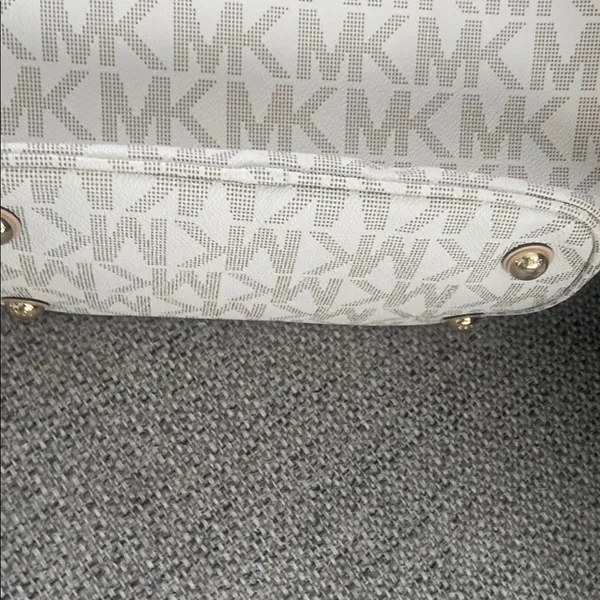 Michael Kors Cream Tote Bag with Signature Monogram - Image 7
