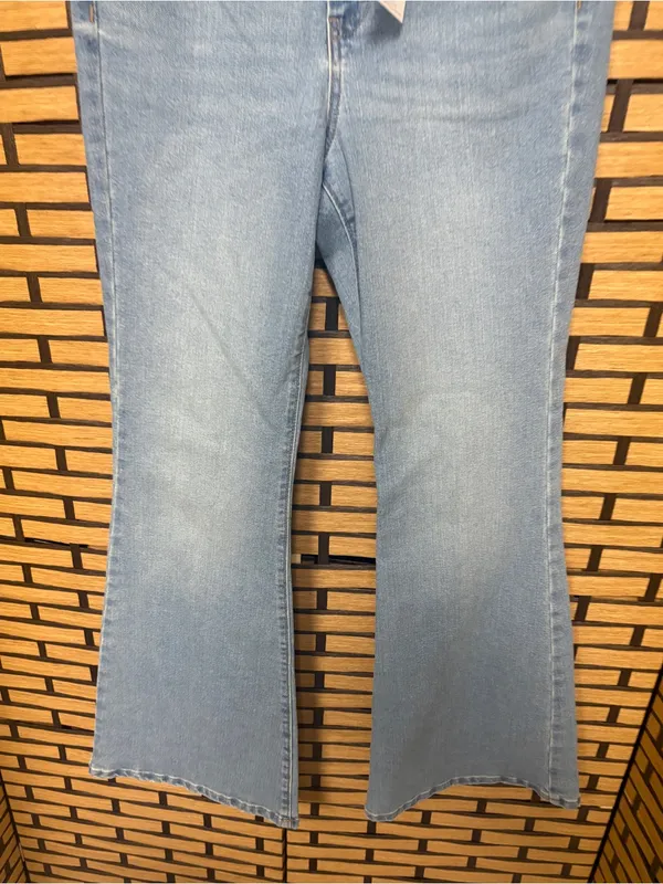 Jessica Simpson daisy flare leg jeans size 8 - Image 4