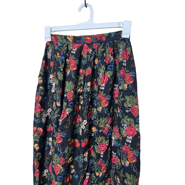 Vintage Susan Bristol Petite Floral Midi Skirt Black‎ Red Roses Grapes Size 8 - Image 2