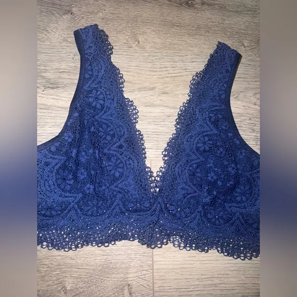 Victoria's Secret Body By Victoria Lace plunge Bralette Size Medium Floral Navy - Image 5
