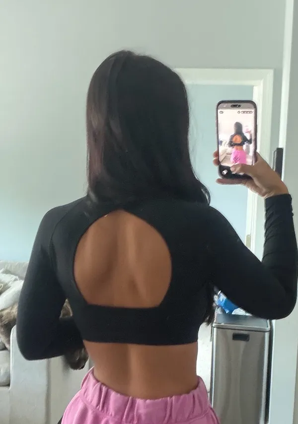 Black Long Sleeve Workout Crop Top - Image 2