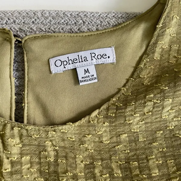Ophelia Roe Olive Green Textured Flowy Blouse Top Size Medium NWT - Image 4