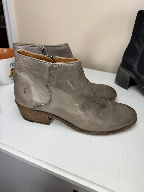 Frye "Carson Piping Bootie" Graphite Grey Leather Ankle Boot | Women's Size 10 - Image 11