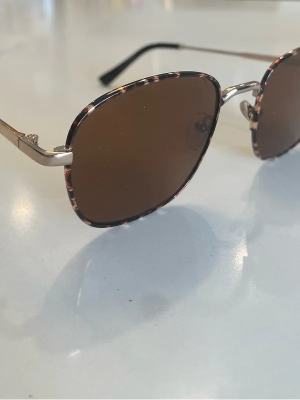 Round Sunglasses with Patterned Tortoiseshell Frame & Brown Lenses - Image 2