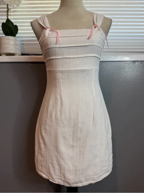 Square-Neck White Mini Dress with Wide Straps - Image 4