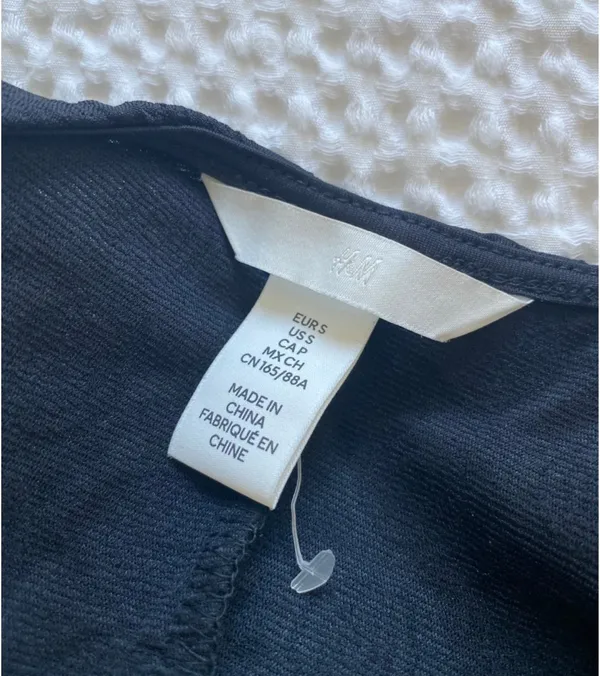 NWOT H&M midi dress with side slit - Image 3